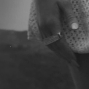 趴男朋友腿被脱裙打屁股视频
